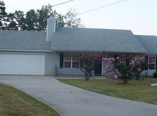 6 Ruby Ct, Grantville, GA 30220