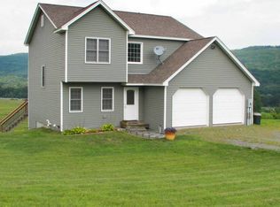 93 Winter Bell Dr, Putney, VT 05346