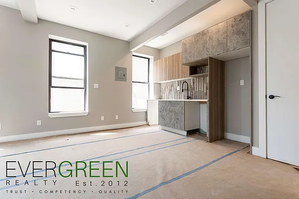 Rented by Evergreen Apartments BK | media 12