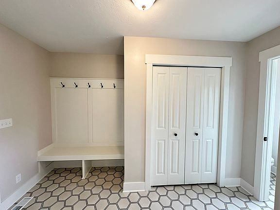 5th image of 695 Waterford Village Dr