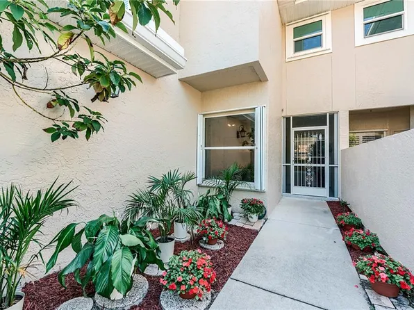 419 Emerald Bay CIR #B6, NAPLES, FL 34110