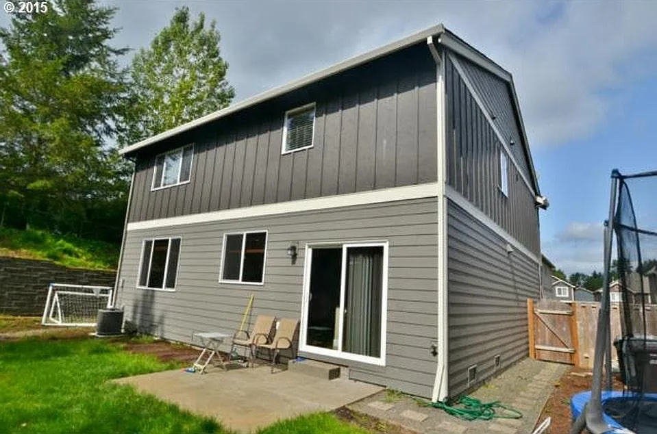 4 bed, 2.5 bath, 2290 sqft, $4,350 — Photo 2