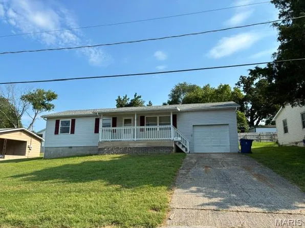 504 Stewart St, De Soto, MO 63020