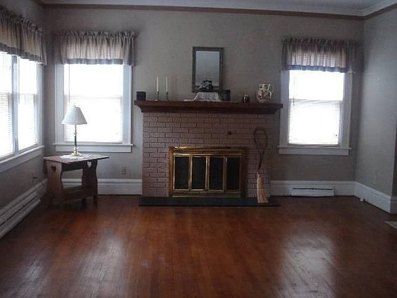 2nd image of 780 Oakridge Dr