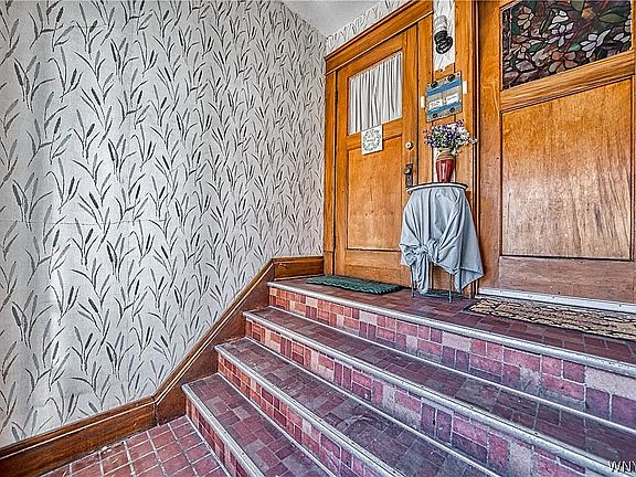 5th image of 262 Sterling Ave #1