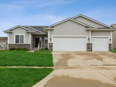 9748 Cedarwood Dr, West Des Moines, IA, 50266