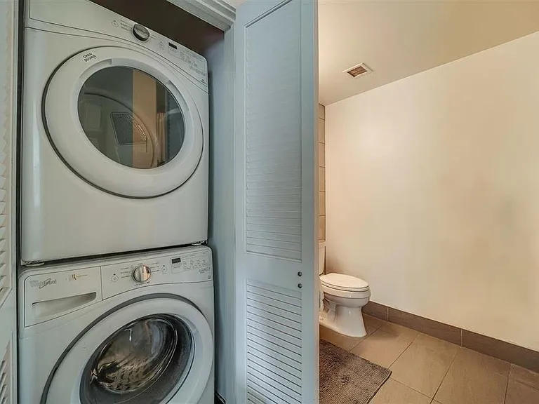 1400 Hudson St #514 — Photo 6