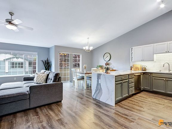 2nd image of 5555 Sapphire Loop