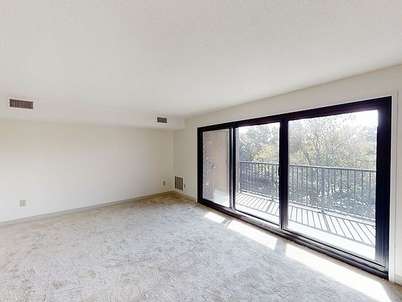 4th image of 49 Marion St APT 6C