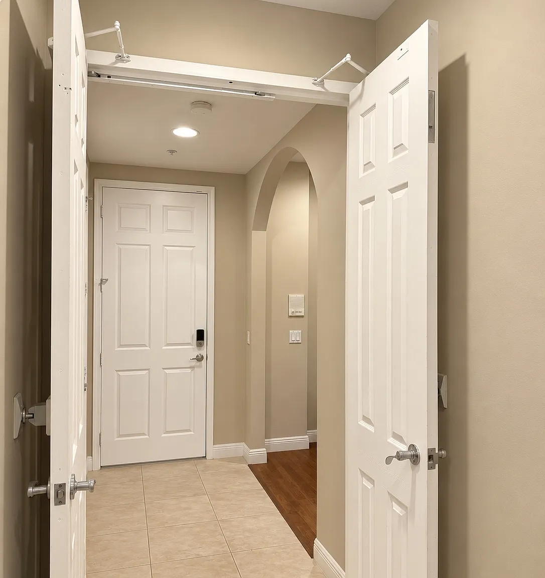 3 bed, 3.5 bath, 1998 sqft, $3,600 — Photo 3