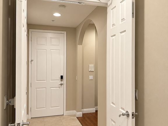 3rd image of 884 University Blvd