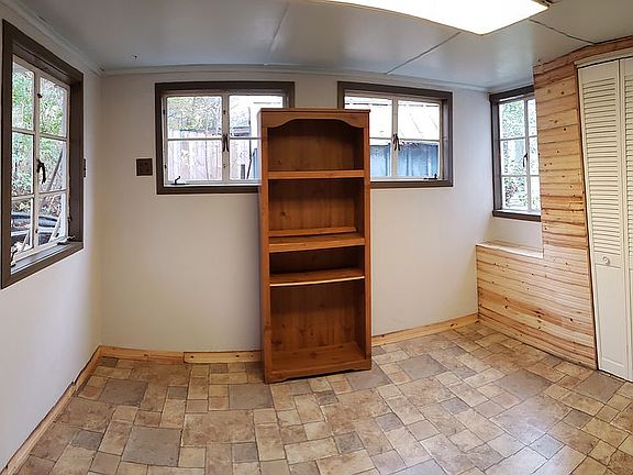 Office/ bedroom. 
