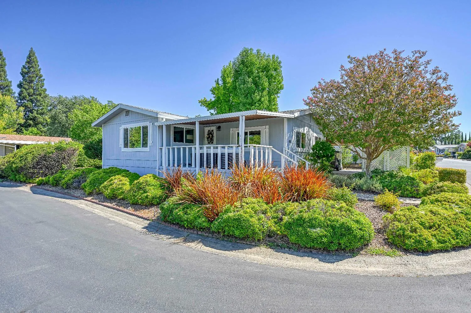 591 Southwood Dr photo 1