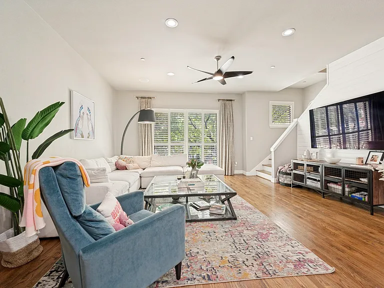 3205 State St #10 — Photo 5