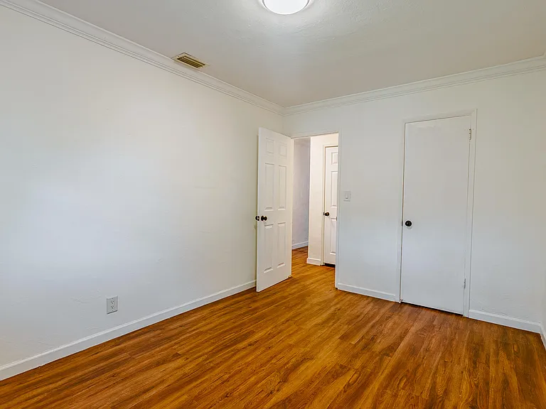 520 NE 58th St #B — Photo 19