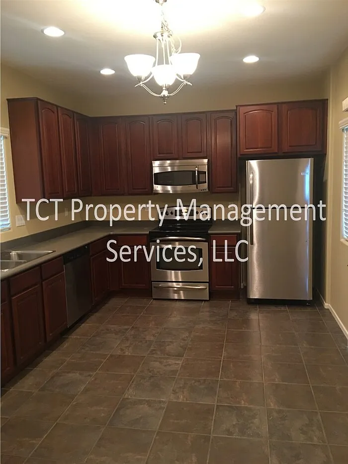 3 bed, 2.5 bath, 1262 sqft, $2,000 — Photo 3