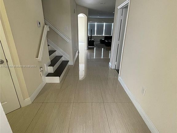 4th image of 10904 NW 67th St