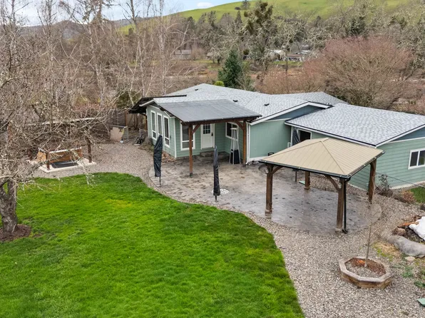 2373 Wild River Dr, Roseburg, OR 97470