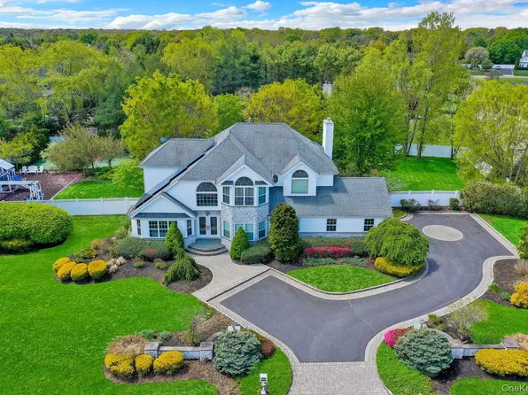 6 Arborvitae Lane, Miller Place, NY 11764