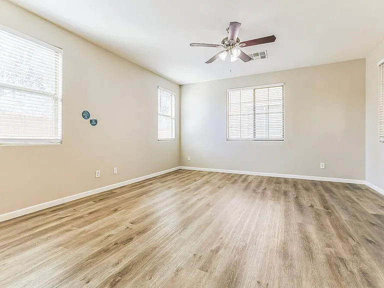3809 E Santa Fe Ln — Photo 4