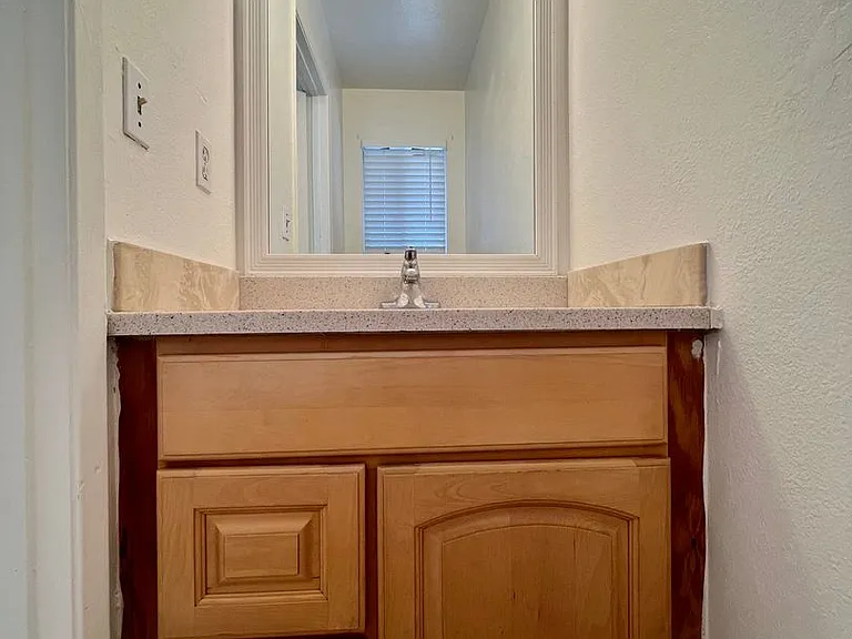 975 Owsley Ave — Photo 18