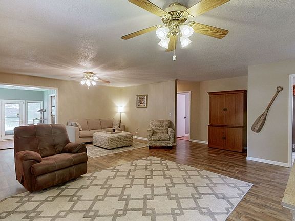3rd image of 327 Russwood Dr