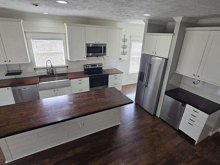 414 Manor Ave — Photo 16
