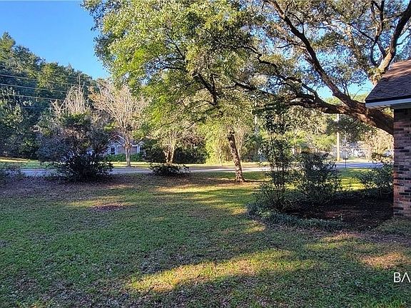 2nd image of 573 Ridgewood Dr