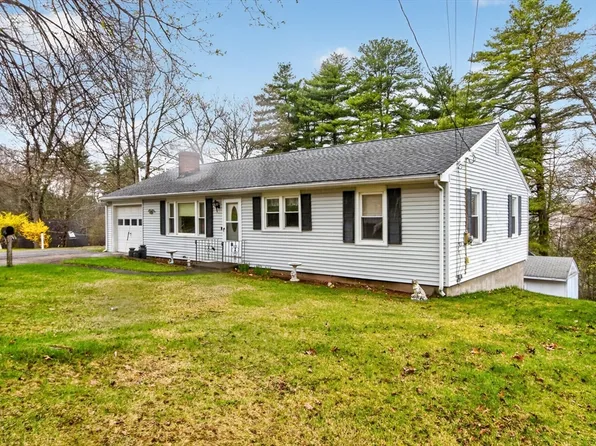 11 Cromie St, Clinton, MA 01510