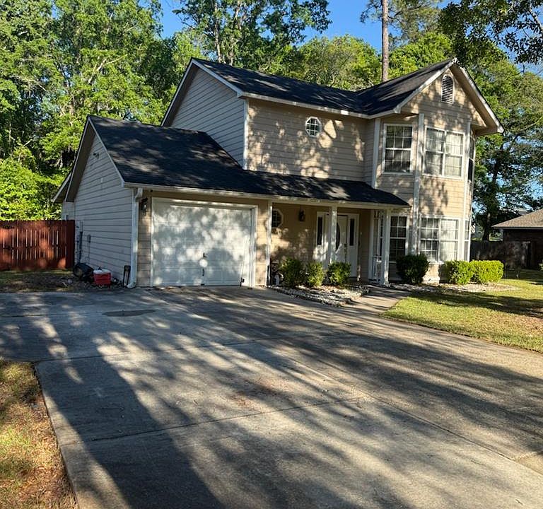 1st image of 402 Willow Oak Ln