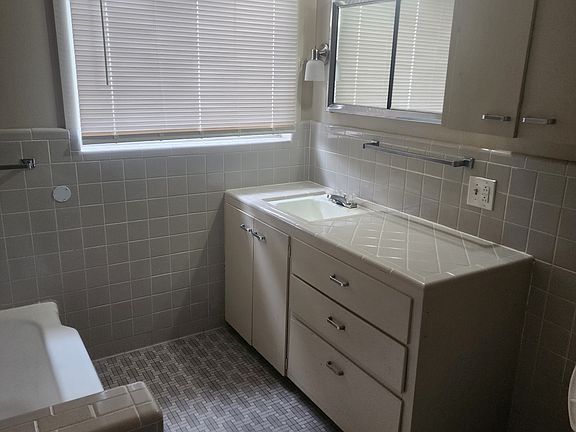 4th image of 1302 Hudson St #1