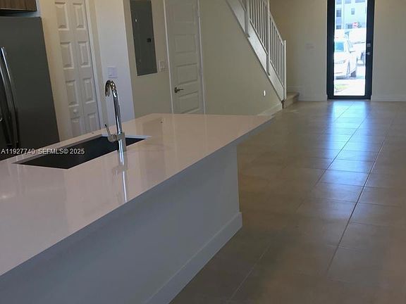 5th image of 10431 NW 82nd St #5000