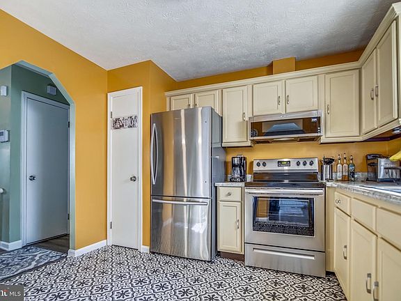 3rd image of 2142 Marbella Dr