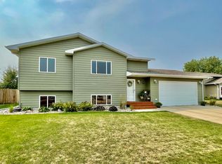 1319 13th Ave SW, Aberdeen, SD 57401