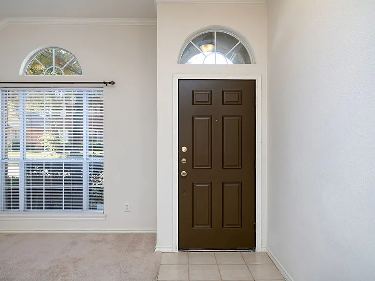 1621 Oak Brook Ln — Photo 5