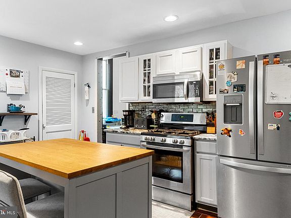 5th image of 118 Pearl St