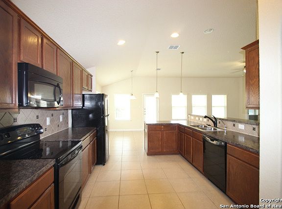 2nd image of 8334 White Mulberry