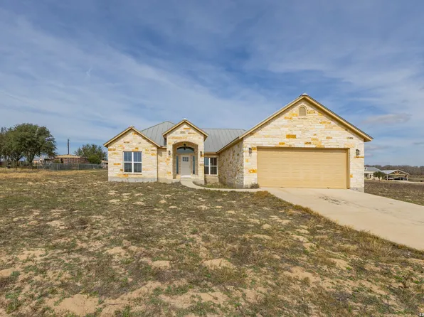 200 Lakeview Cir, La Vernia, TX 78121