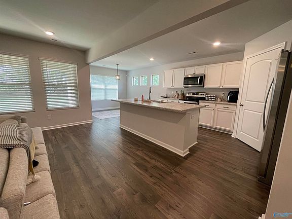 5th image of 150 Meadowridge Dr