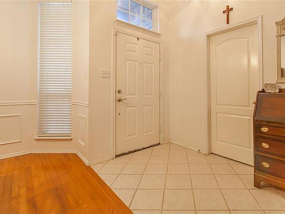 3rd image of 611 Engleside Dr