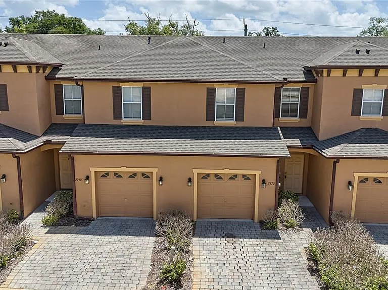 2730 Retreat View Cir — Photo 2