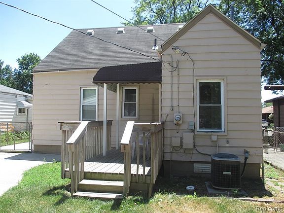 3rd image of 20314 Powers Ave