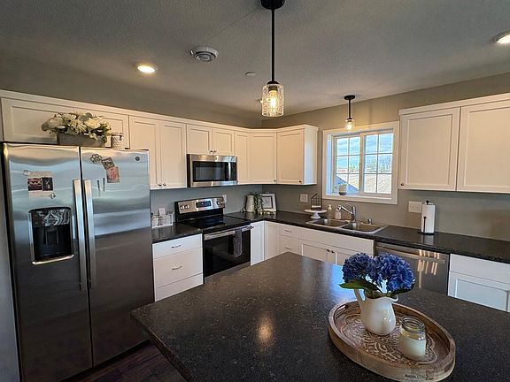 4th image of 705 Shardlow Pl NE