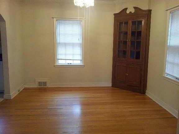 3rd image of 636 N 104th St