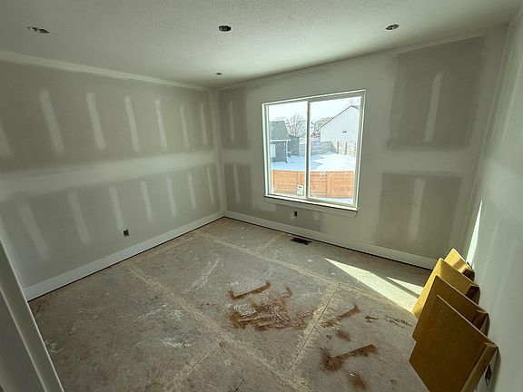2nd image of 106 E Poplar Cir