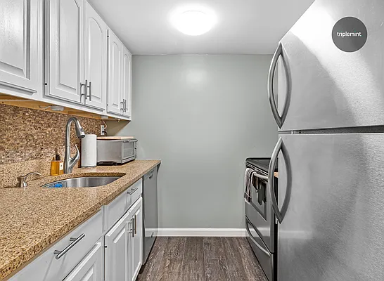 Sold by Triplemint | media 4