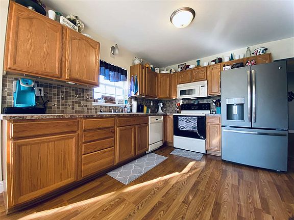 4th image of 920 Crawford St