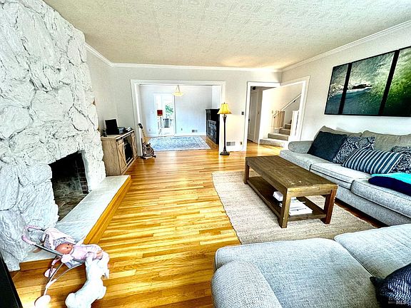 5th image of 130 Grove Avenue