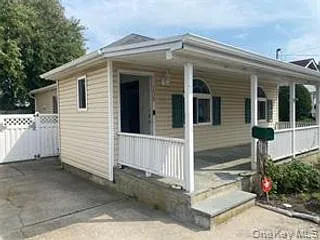 2 bed, 2.0 bath, 1200 sqft, $4,100 — Photo 2