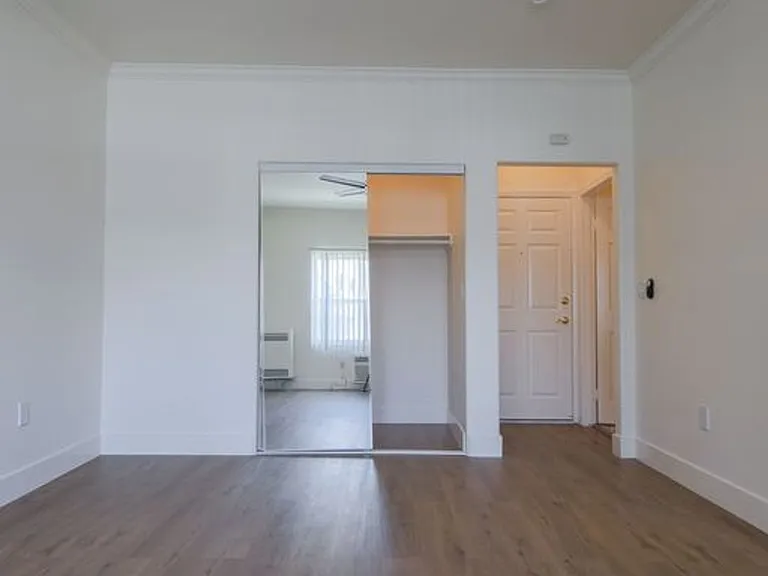 5200 Hollywood Blvd — Photo 17